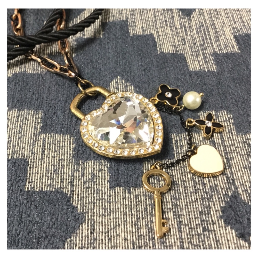 Flashy Charm Pendant Necklace